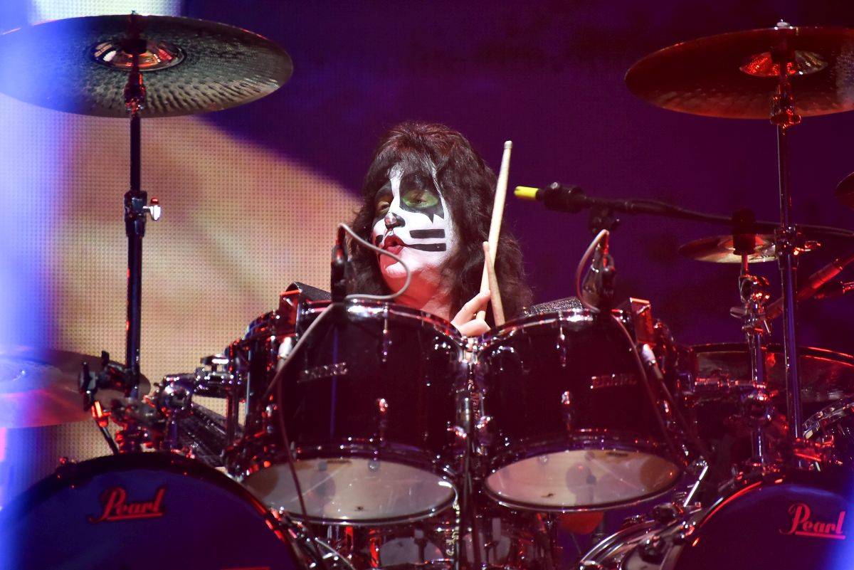 Kiss se v pražské O2 areně velkolepě loučili s českými fanoušky