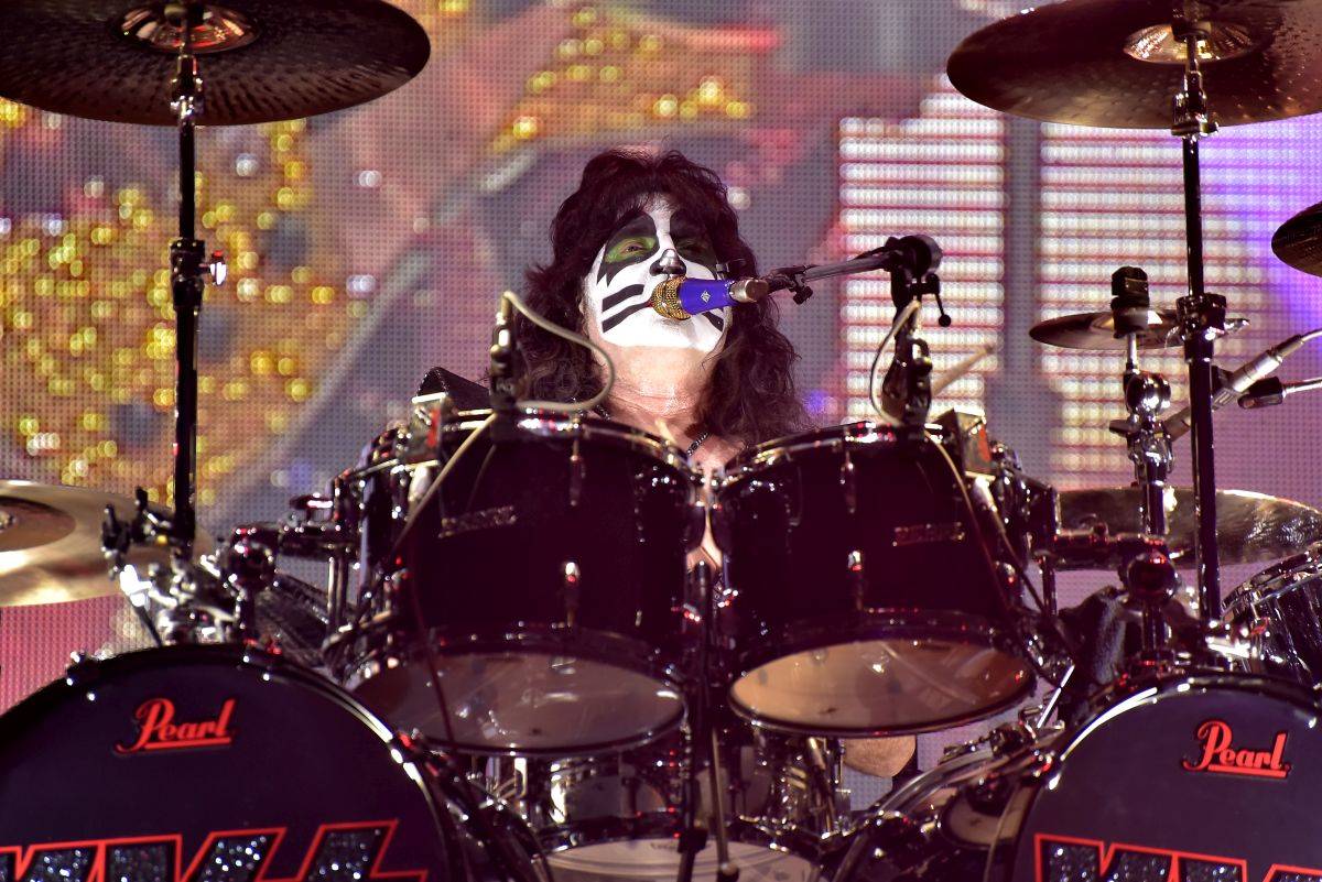 Kiss se v pražské O2 areně velkolepě loučili s českými fanoušky