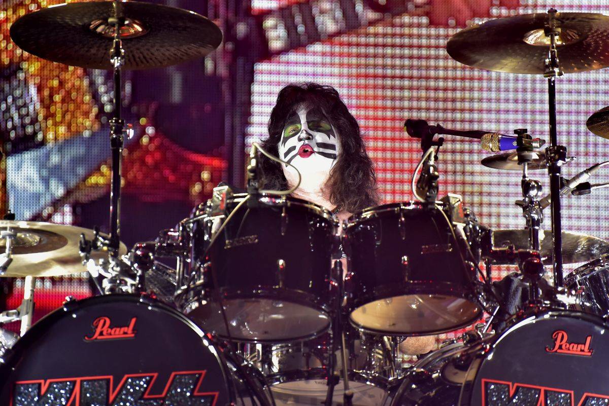 Kiss se v pražské O2 areně velkolepě loučili s českými fanoušky