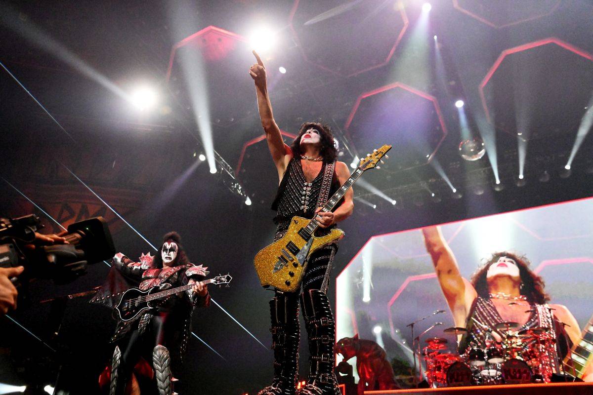 Kiss se v pražské O2 areně velkolepě loučili s českými fanoušky