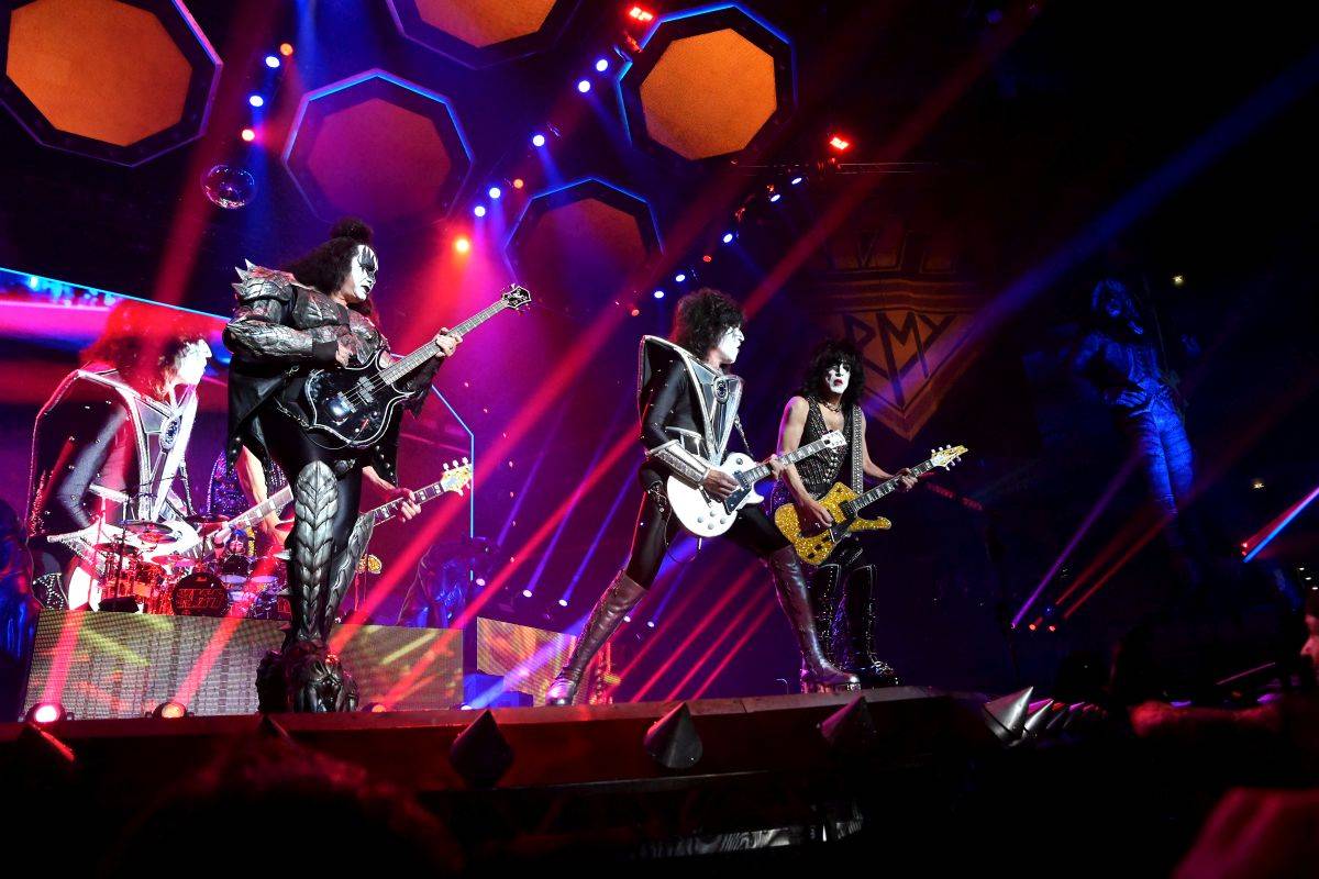 Kiss se v pražské O2 areně velkolepě loučili s českými fanoušky