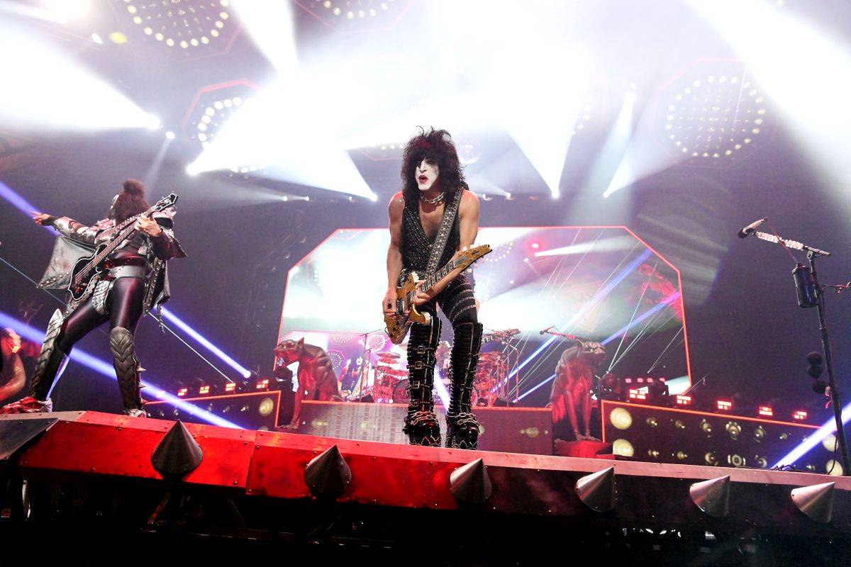 Kiss se v pražské O2 areně velkolepě loučili s českými fanoušky