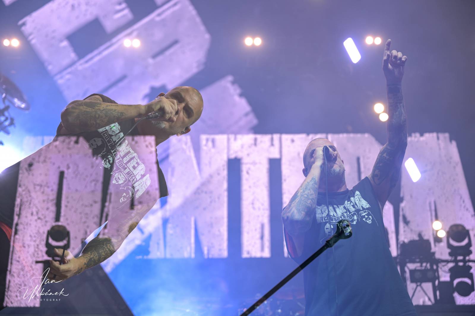 Metaloví nadšenci zamířili do O2 areny. Pantera předvedla strhující show