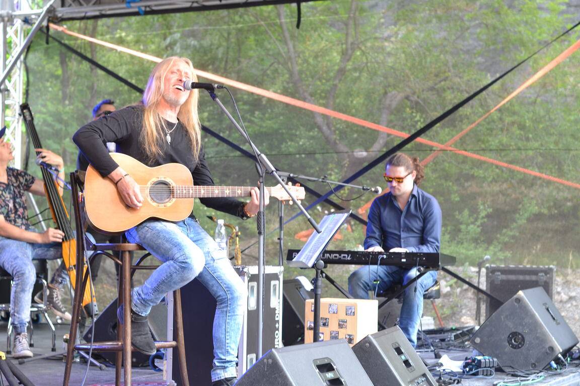 Velkou Amerikou zněly písně Kamila Střihavky, předskakoval mu Pan Lynx