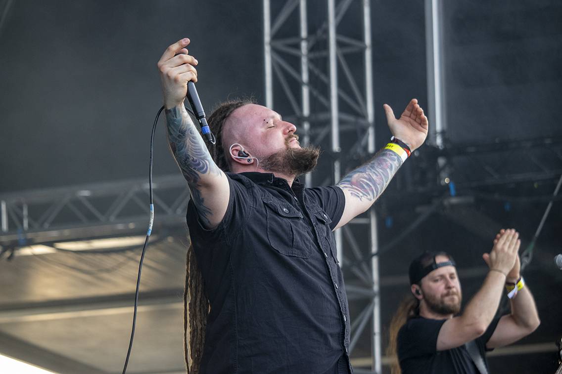 První den Basinfirefestu ovládli mocní Ghost. Zahráli také Catastrofy, Decapitated nebo Clawfinger