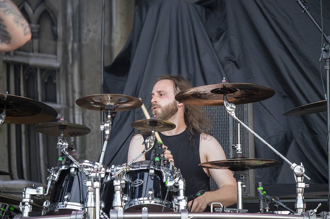 První den Basinfirefestu ovládli mocní Ghost. Zahráli také Catastrofy, Decapitated nebo Clawfinger