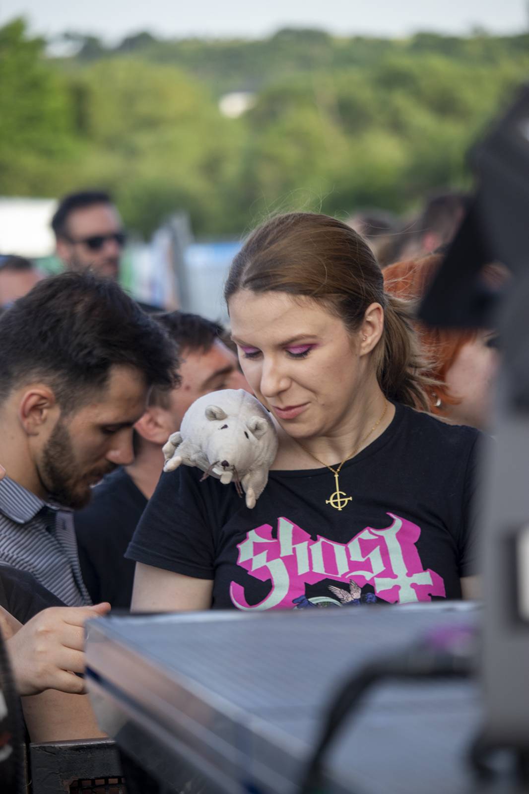 První den Basinfirefestu ovládli mocní Ghost. Zahráli také Catastrofy, Decapitated nebo Clawfinger