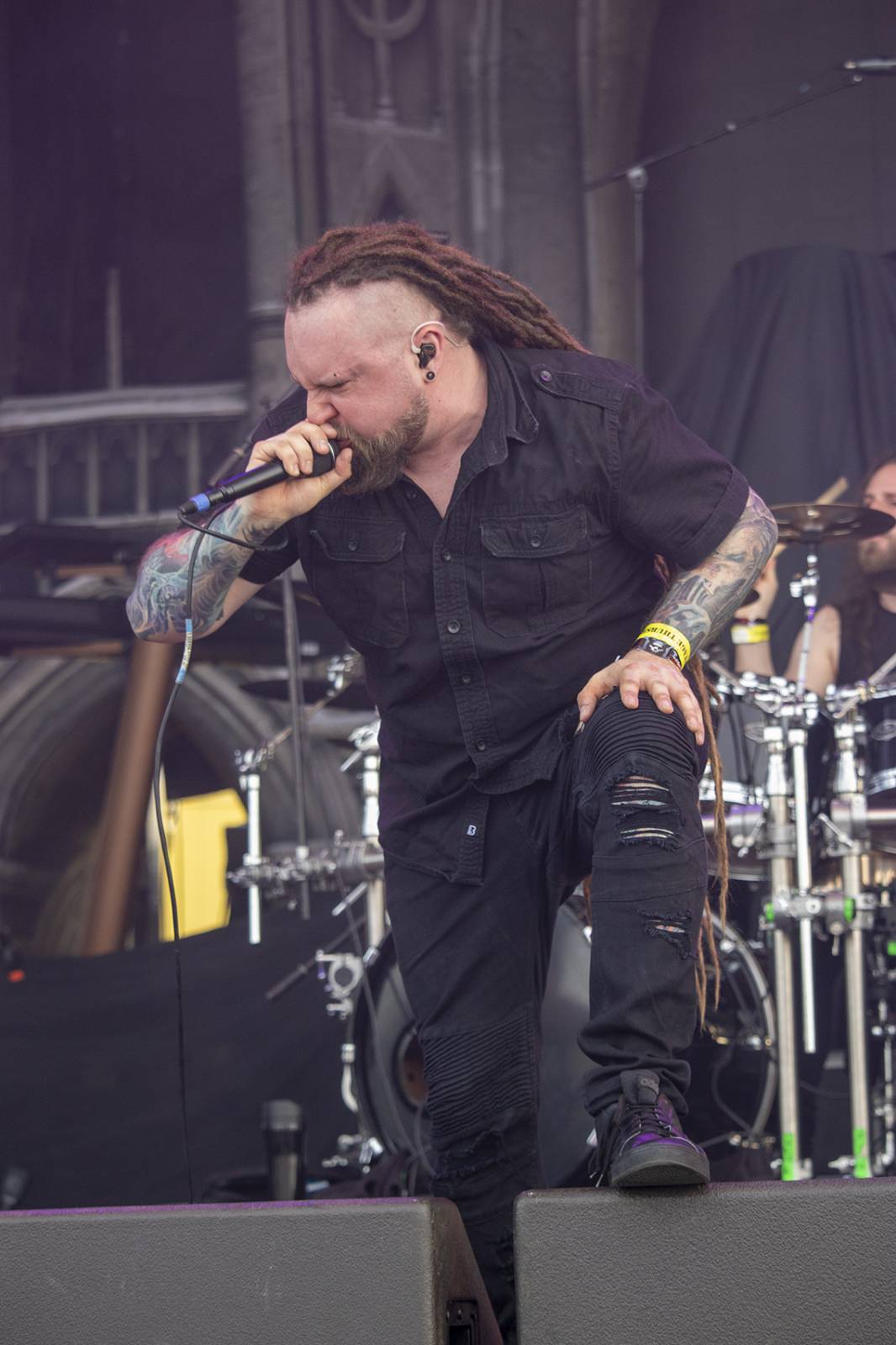 První den Basinfirefestu ovládli mocní Ghost. Zahráli také Catastrofy, Decapitated nebo Clawfinger