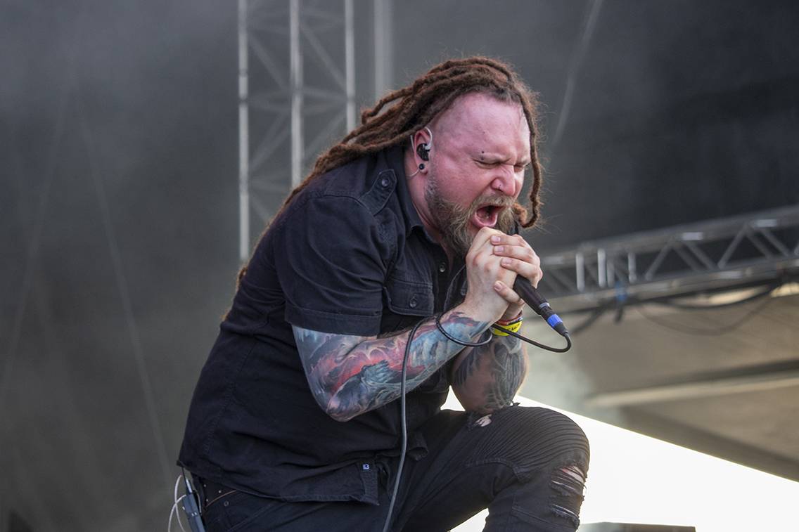 První den Basinfirefestu ovládli mocní Ghost. Zahráli také Catastrofy, Decapitated nebo Clawfinger