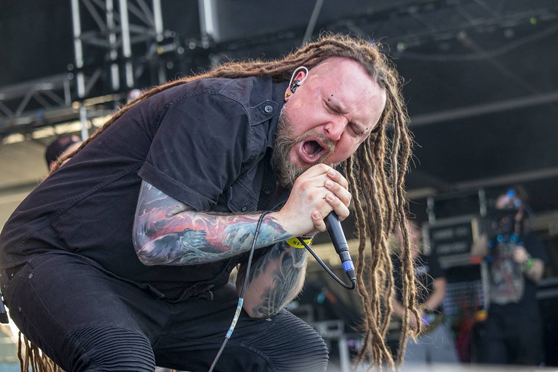 První den Basinfirefestu ovládli mocní Ghost. Zahráli také Catastrofy, Decapitated nebo Clawfinger