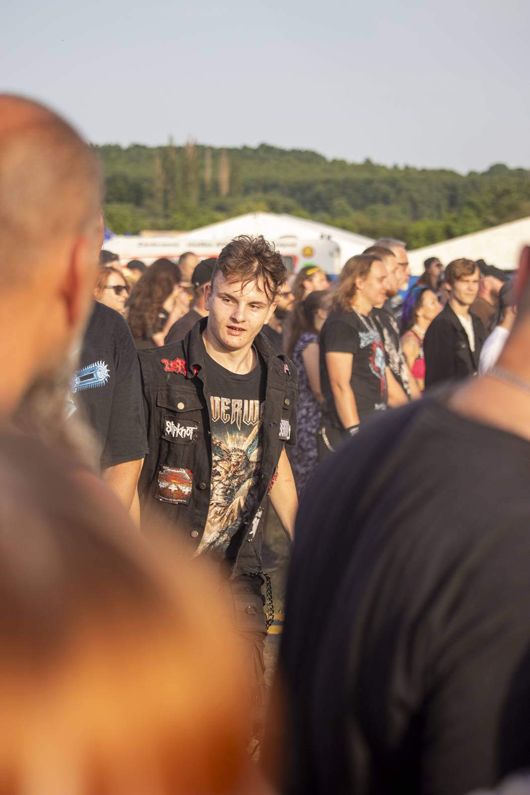 První den Basinfirefestu ovládli mocní Ghost. Zahráli také Catastrofy, Decapitated nebo Clawfinger