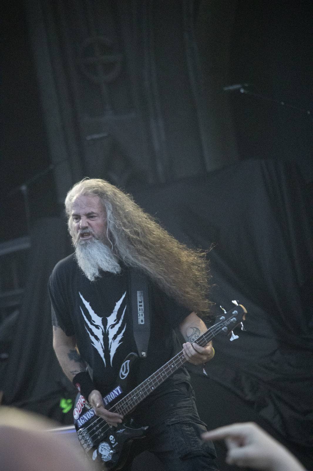 První den Basinfirefestu ovládli mocní Ghost. Zahráli také Catastrofy, Decapitated nebo Clawfinger