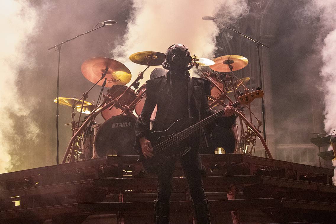 První den Basinfirefestu ovládli mocní Ghost. Zahráli také Catastrofy, Decapitated nebo Clawfinger