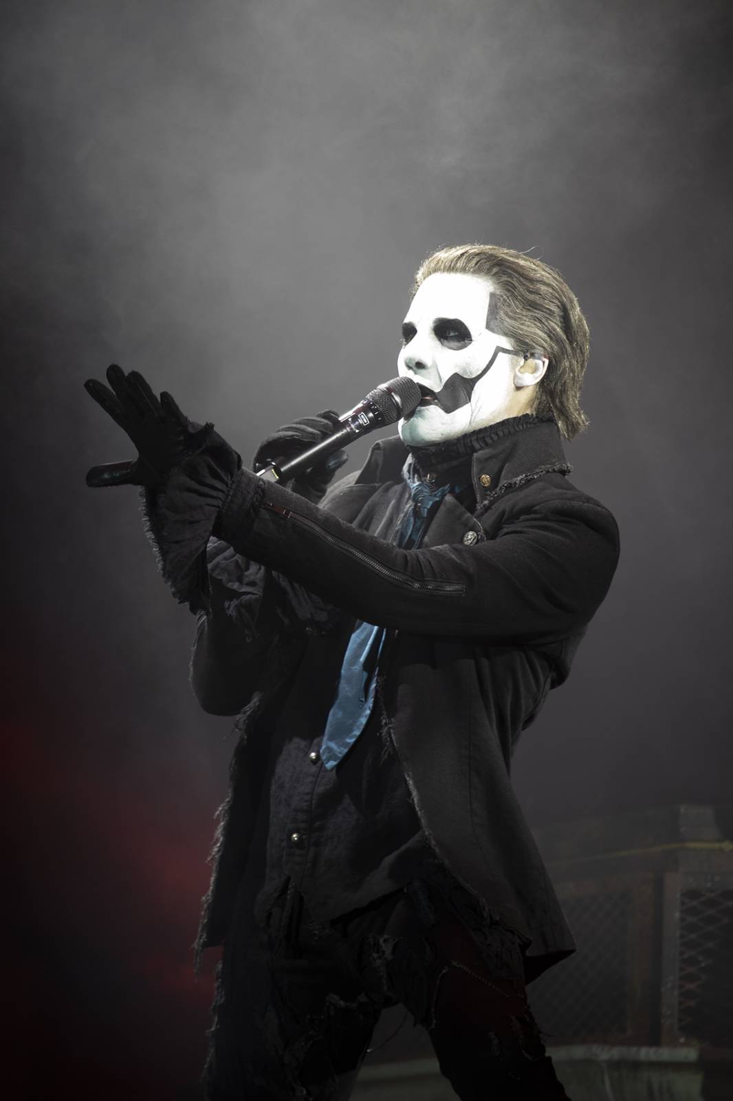 První den Basinfirefestu ovládli mocní Ghost. Zahráli také Catastrofy, Decapitated nebo Clawfinger