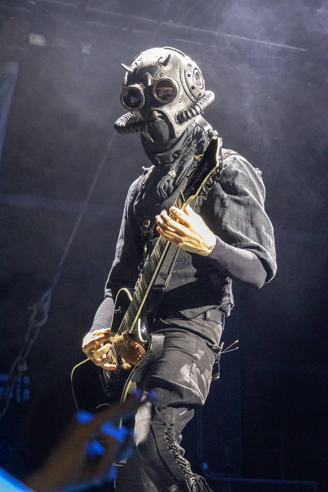 První den Basinfirefestu ovládli mocní Ghost. Zahráli také Catastrofy, Decapitated nebo Clawfinger