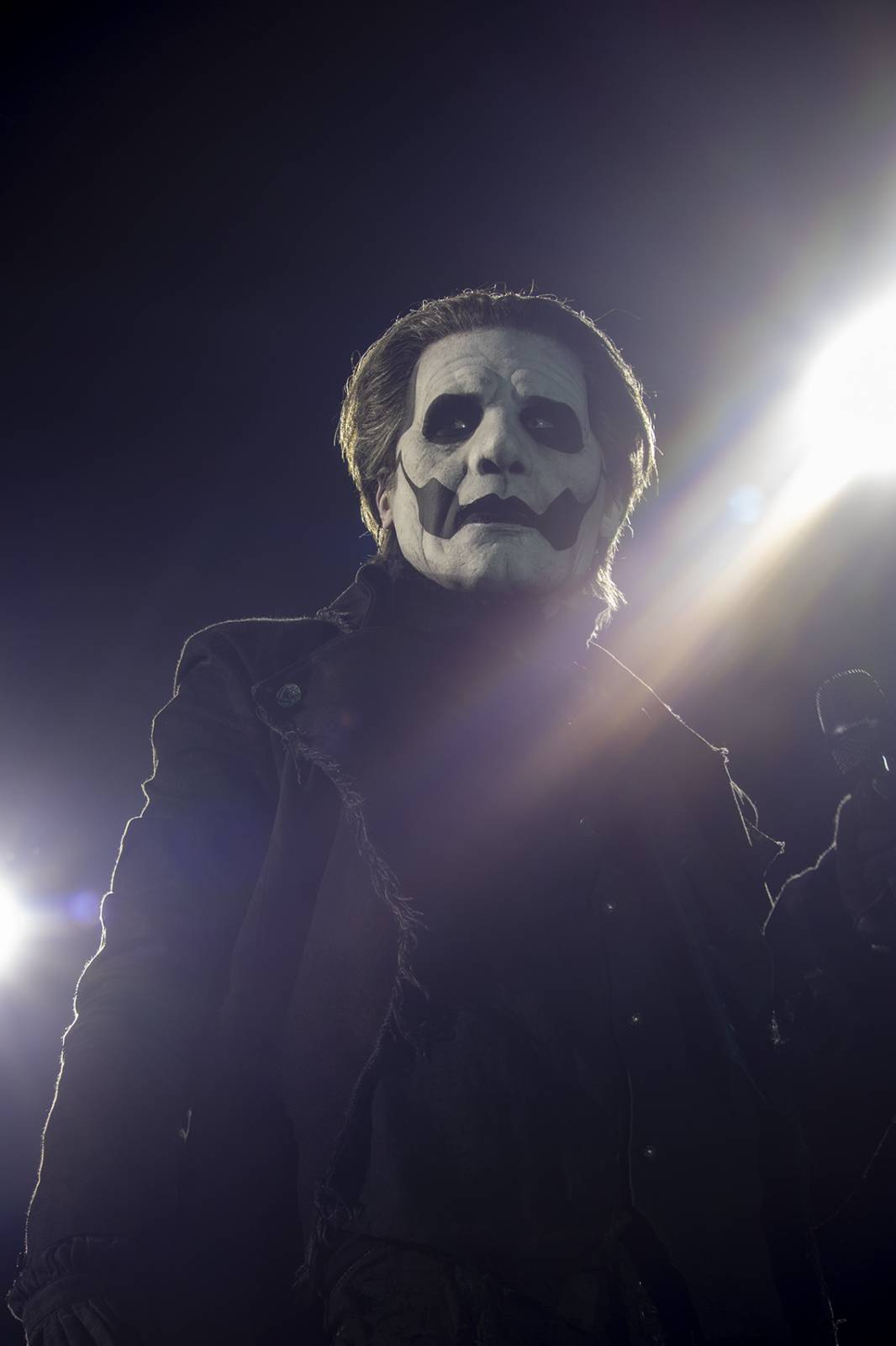 První den Basinfirefestu ovládli mocní Ghost. Zahráli také Catastrofy, Decapitated nebo Clawfinger