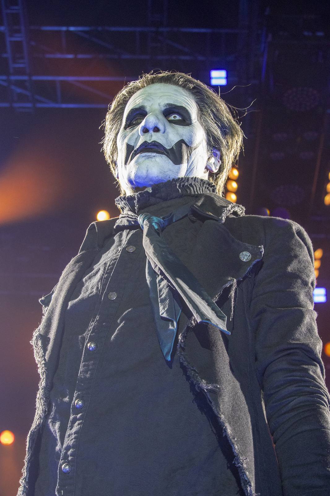 První den Basinfirefestu ovládli mocní Ghost. Zahráli také Catastrofy, Decapitated nebo Clawfinger