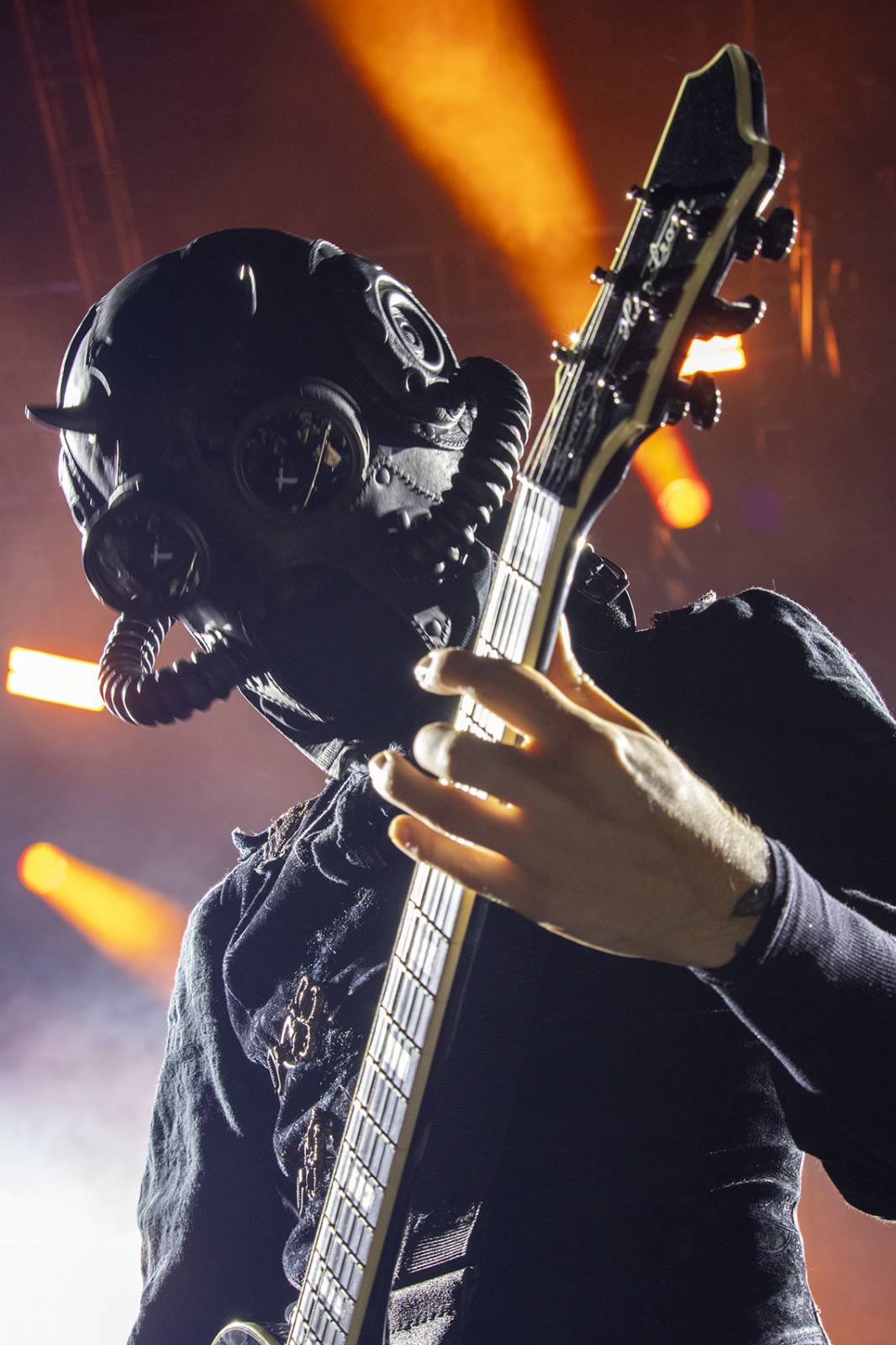 První den Basinfirefestu ovládli mocní Ghost. Zahráli také Catastrofy, Decapitated nebo Clawfinger