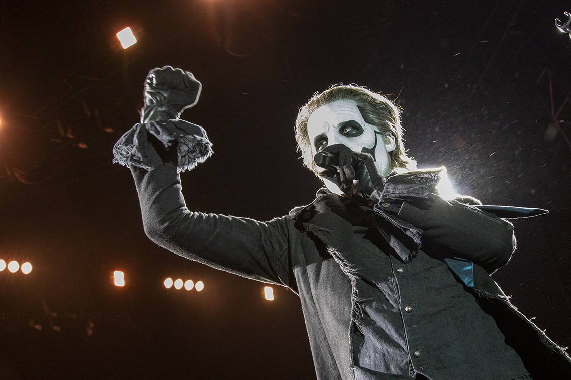 První den Basinfirefestu ovládli mocní Ghost. Zahráli také Catastrofy, Decapitated nebo Clawfinger