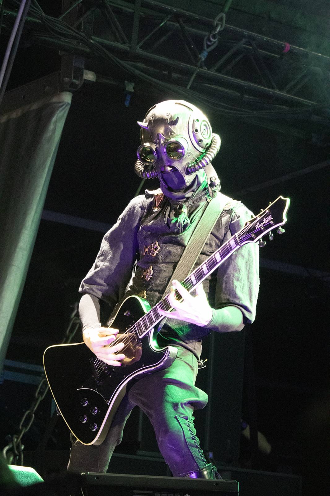 První den Basinfirefestu ovládli mocní Ghost. Zahráli také Catastrofy, Decapitated nebo Clawfinger