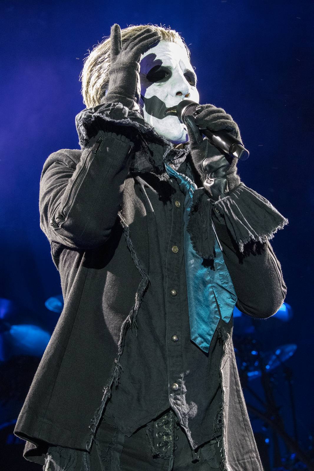 První den Basinfirefestu ovládli mocní Ghost. Zahráli také Catastrofy, Decapitated nebo Clawfinger