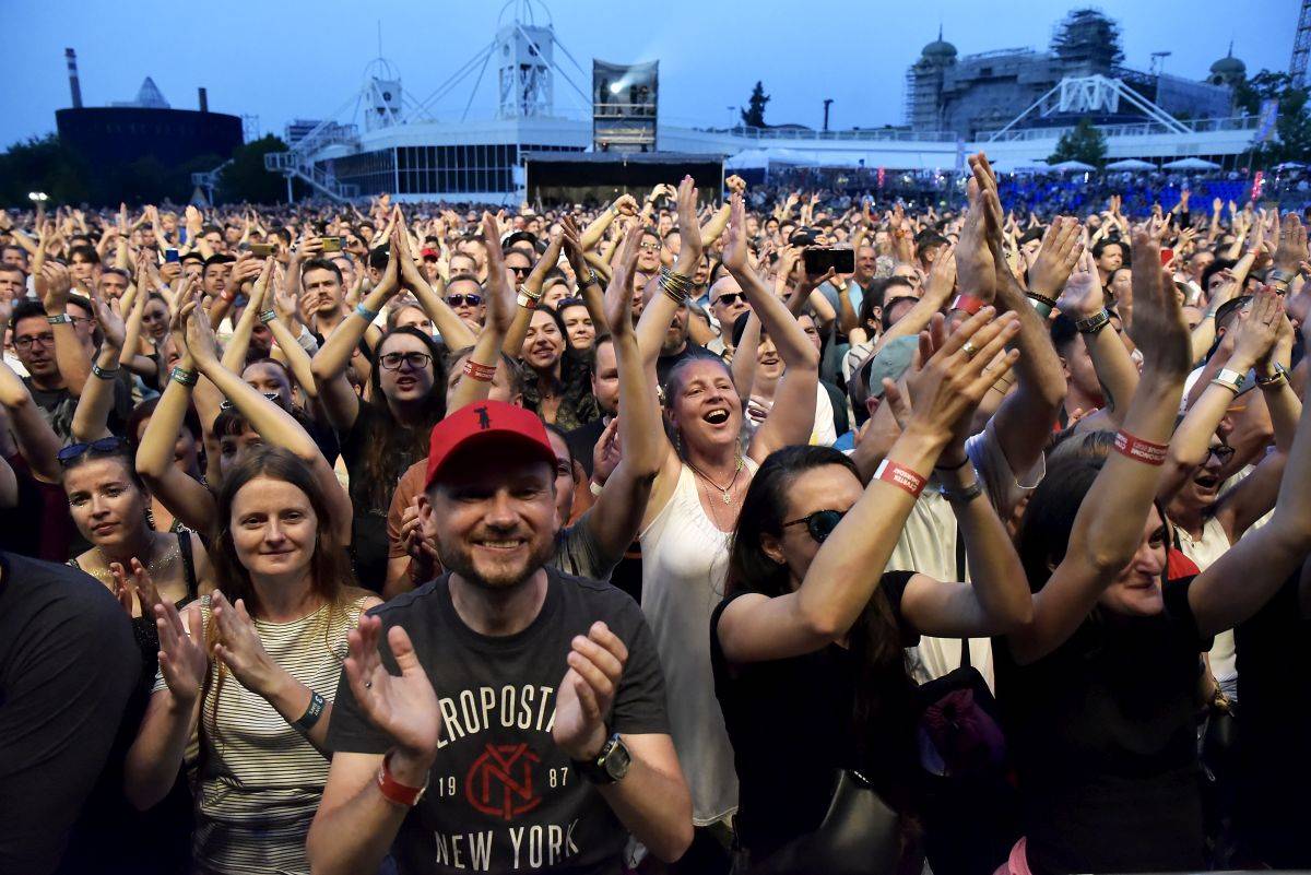 Hvězdou čtvrtečního Metronomu byli Jamiroquai. Jedinečnou show přivezli Midi Lidi s Davidem Žbirkou