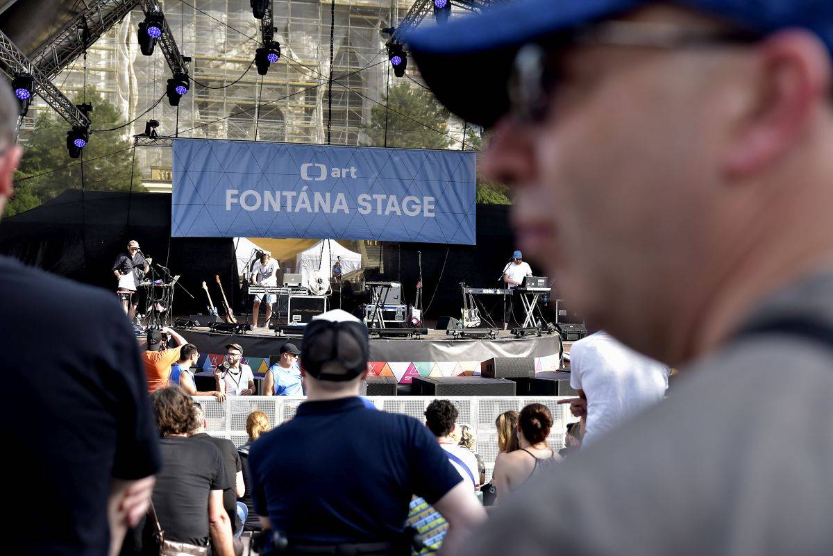 Hvězdou čtvrtečního Metronomu byli Jamiroquai. Jedinečnou show přivezli Midi Lidi s Davidem Žbirkou