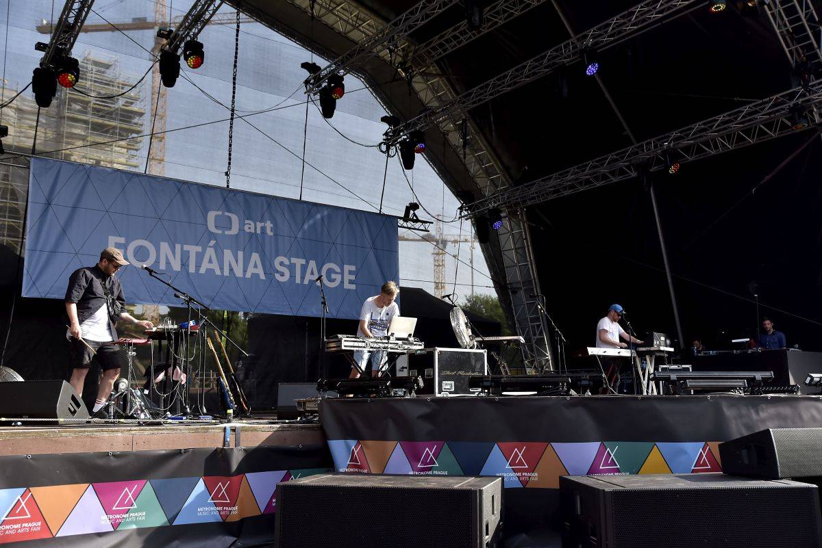 Hvězdou čtvrtečního Metronomu byli Jamiroquai. Jedinečnou show přivezli Midi Lidi s Davidem Žbirkou