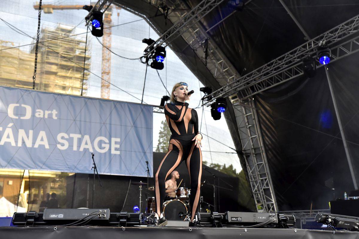 Hvězdou čtvrtečního Metronomu byli Jamiroquai. Jedinečnou show přivezli Midi Lidi s Davidem Žbirkou