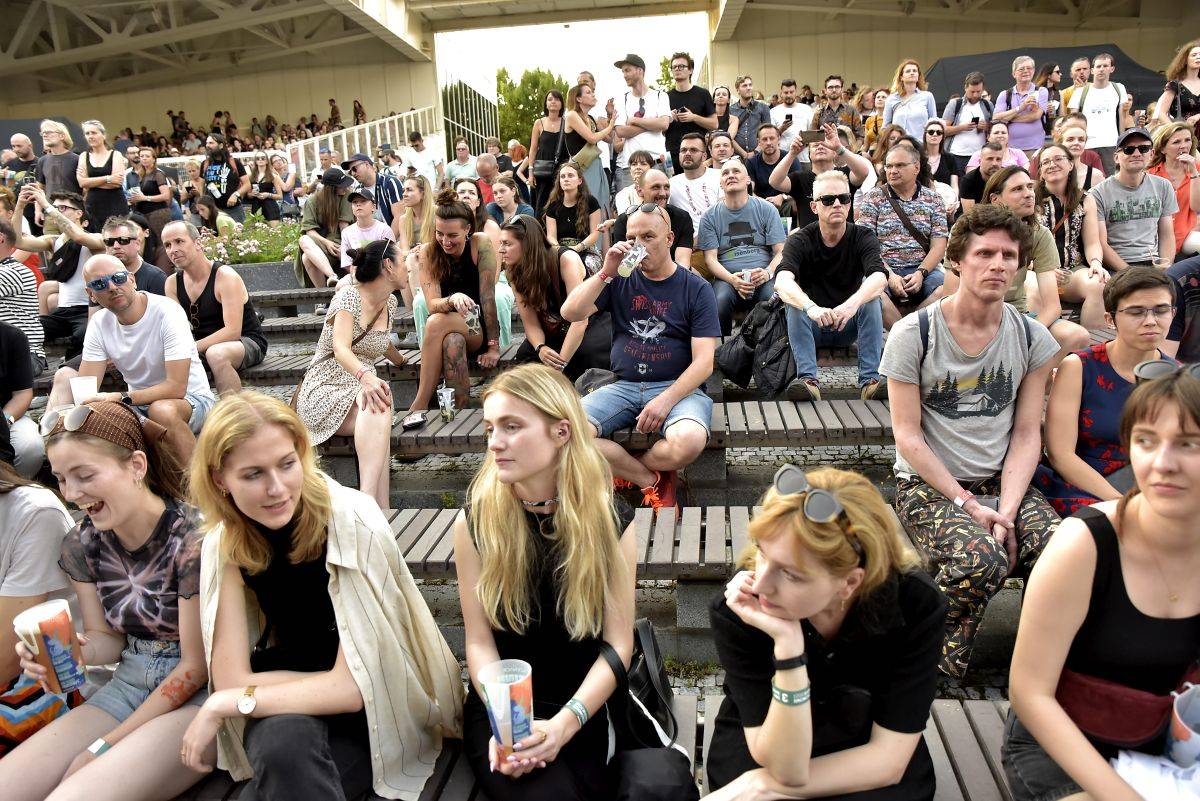 Hvězdou čtvrtečního Metronomu byli Jamiroquai. Jedinečnou show přivezli Midi Lidi s Davidem Žbirkou