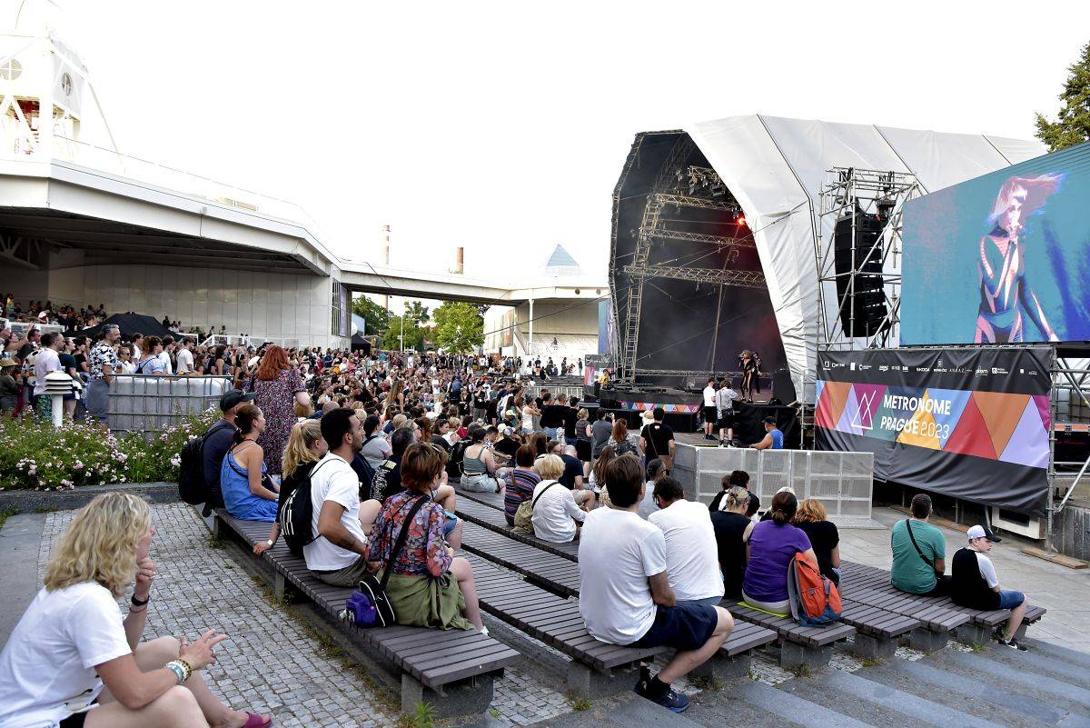 Hvězdou čtvrtečního Metronomu byli Jamiroquai. Jedinečnou show přivezli Midi Lidi s Davidem Žbirkou