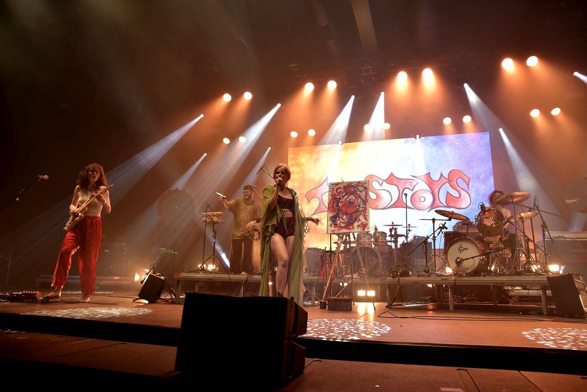 Hvězdou čtvrtečního Metronomu byli Jamiroquai. Jedinečnou show přivezli Midi Lidi s Davidem Žbirkou