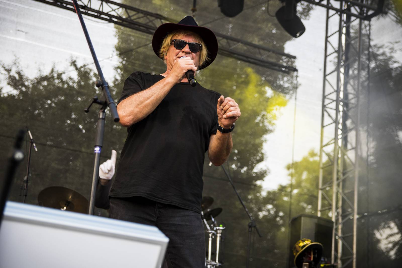 Nejen Pražákům bylo hej. Pražský výběr přehrál v Ledárnách své největší hity a DJ Roxtar se zasnoubil na pódiu