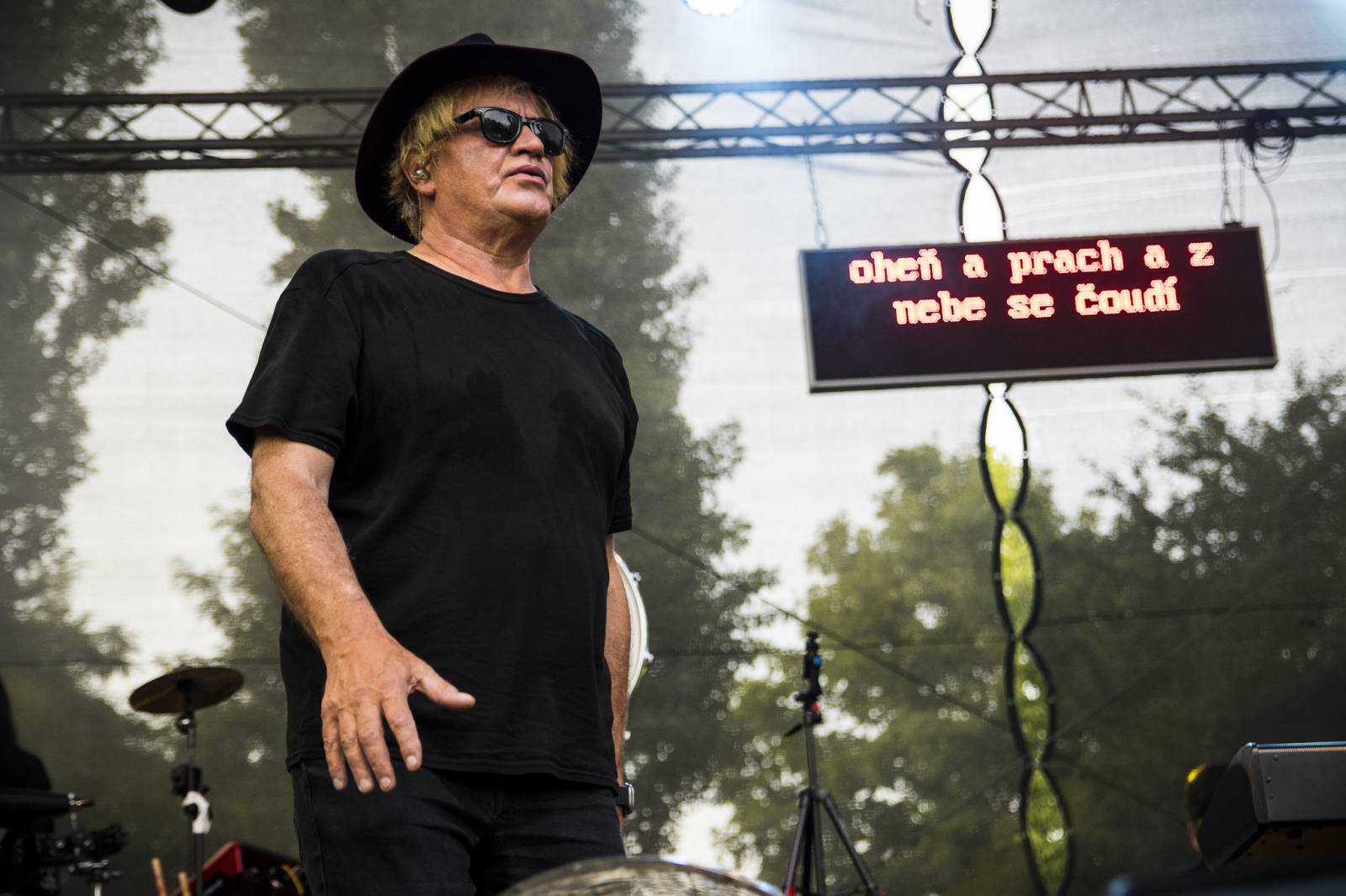 Nejen Pražákům bylo hej. Pražský výběr přehrál v Ledárnách své největší hity a DJ Roxtar se zasnoubil na pódiu