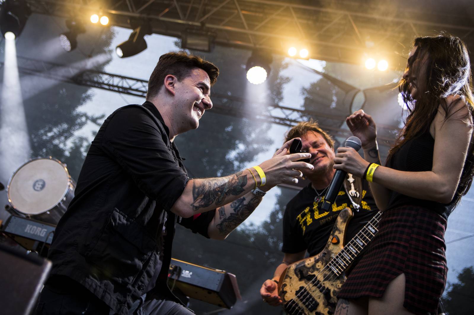 Nejen Pražákům bylo hej. Pražský výběr přehrál v Ledárnách své největší hity a DJ Roxtar se zasnoubil na pódiu