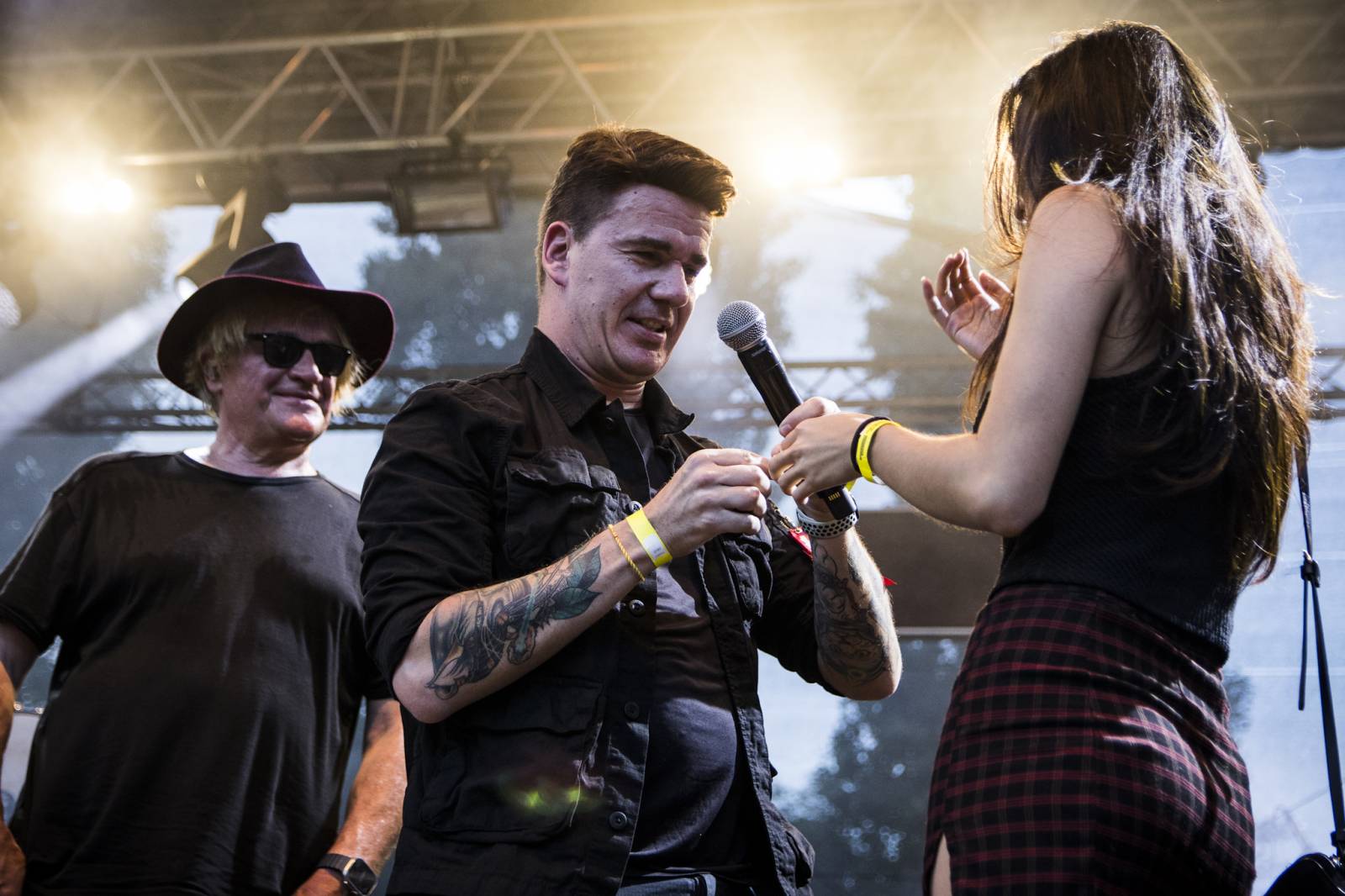 Nejen Pražákům bylo hej. Pražský výběr přehrál v Ledárnách své největší hity a DJ Roxtar se zasnoubil na pódiu