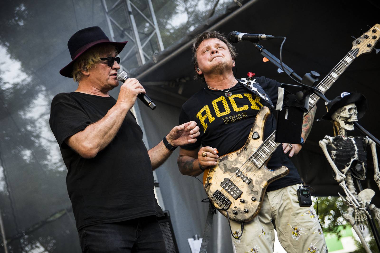 Nejen Pražákům bylo hej. Pražský výběr přehrál v Ledárnách své největší hity a DJ Roxtar se zasnoubil na pódiu