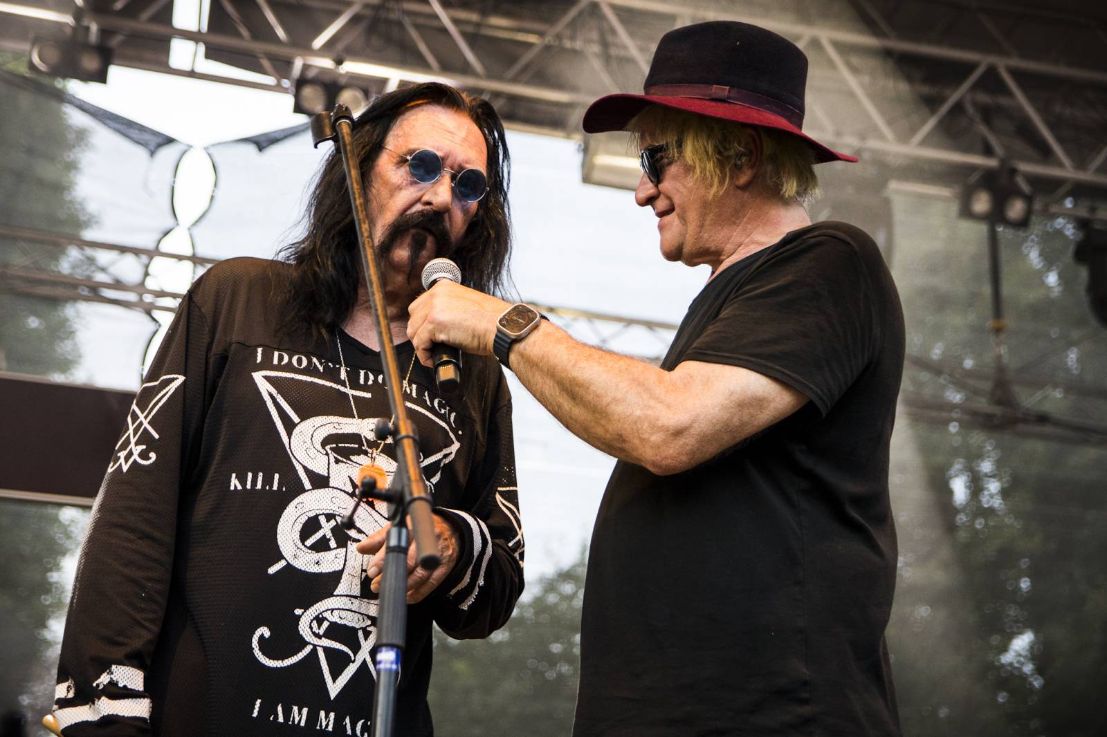 Nejen Pražákům bylo hej. Pražský výběr přehrál v Ledárnách své největší hity a DJ Roxtar se zasnoubil na pódiu