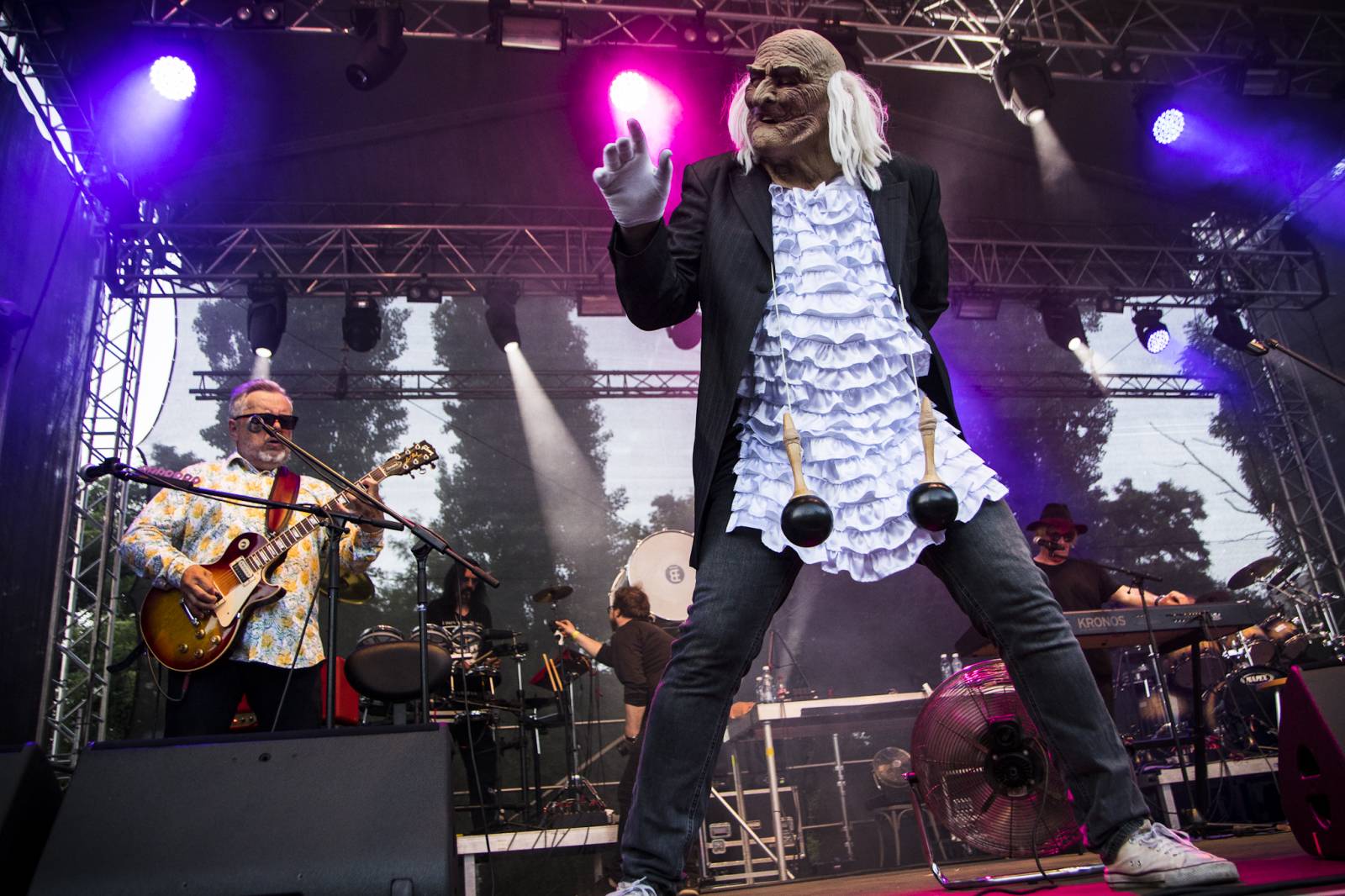 Nejen Pražákům bylo hej. Pražský výběr přehrál v Ledárnách své největší hity a DJ Roxtar se zasnoubil na pódiu