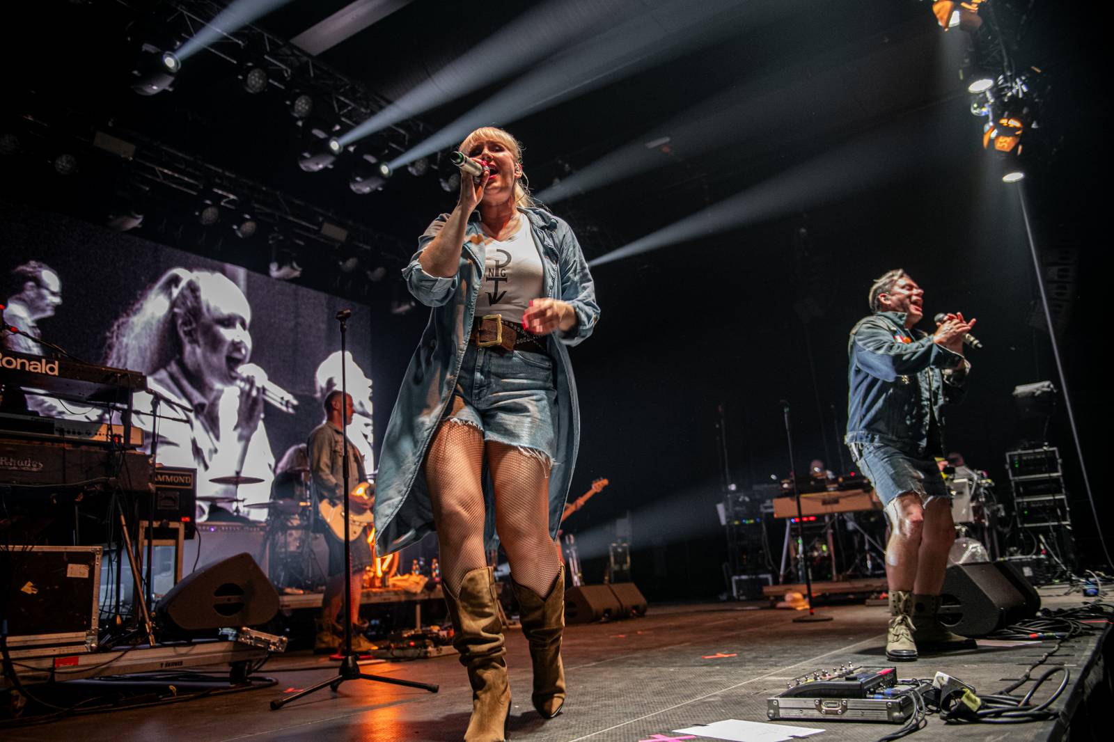 Monkey Business dorazili na Metronome s projektem Spexial, vystoupili s nimi i členové J.A.R.