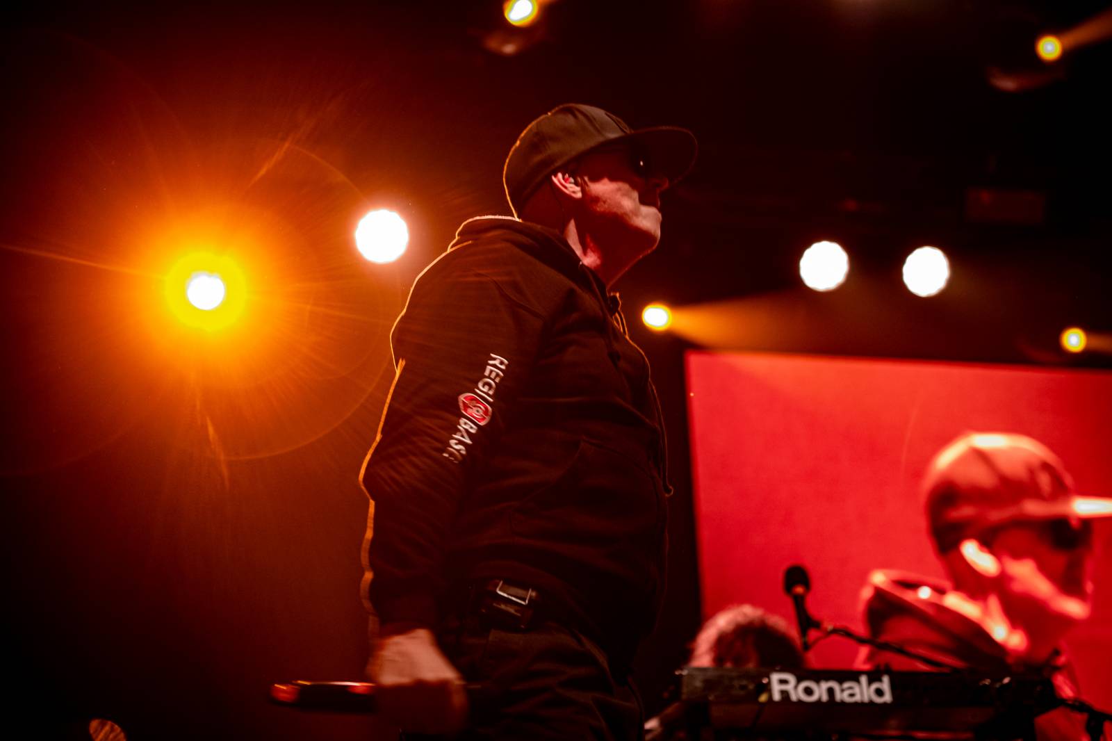 Monkey Business dorazili na Metronome s projektem Spexial, vystoupili s nimi i členové J.A.R.