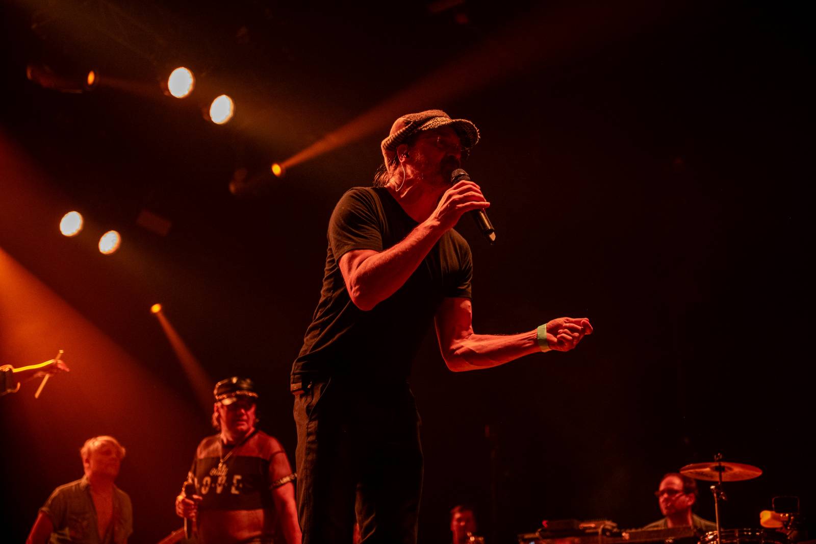 Monkey Business dorazili na Metronome s projektem Spexial, vystoupili s nimi i členové J.A.R.