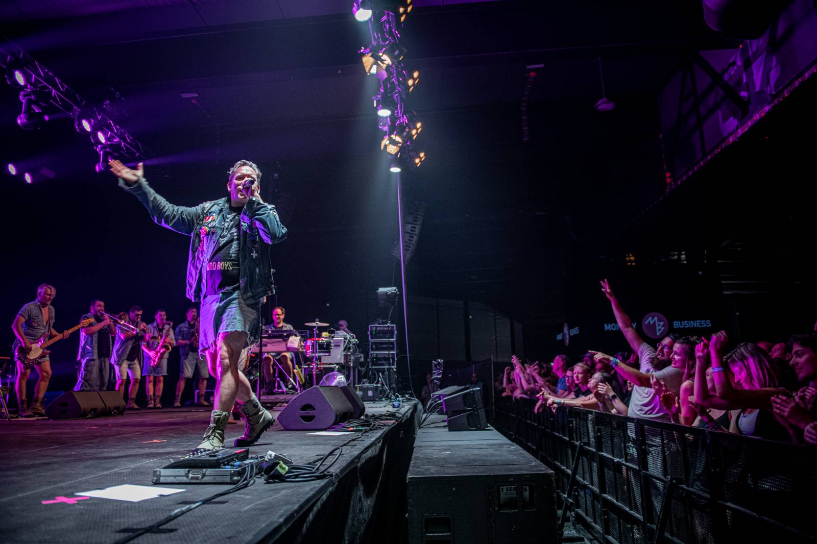 Monkey Business dorazili na Metronome s projektem Spexial, vystoupili s nimi i členové J.A.R.