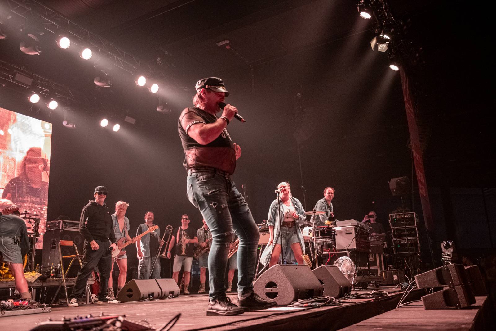 Monkey Business dorazili na Metronome s projektem Spexial, vystoupili s nimi i členové J.A.R.