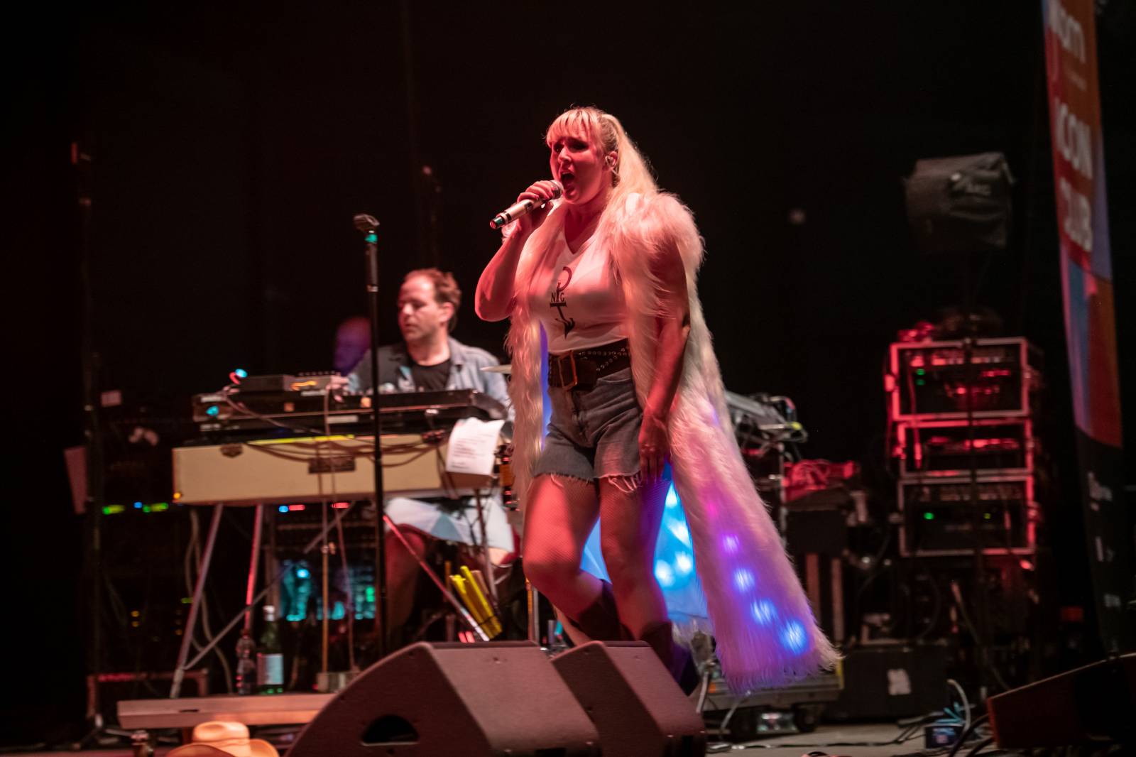 Monkey Business dorazili na Metronome s projektem Spexial, vystoupili s nimi i členové J.A.R.