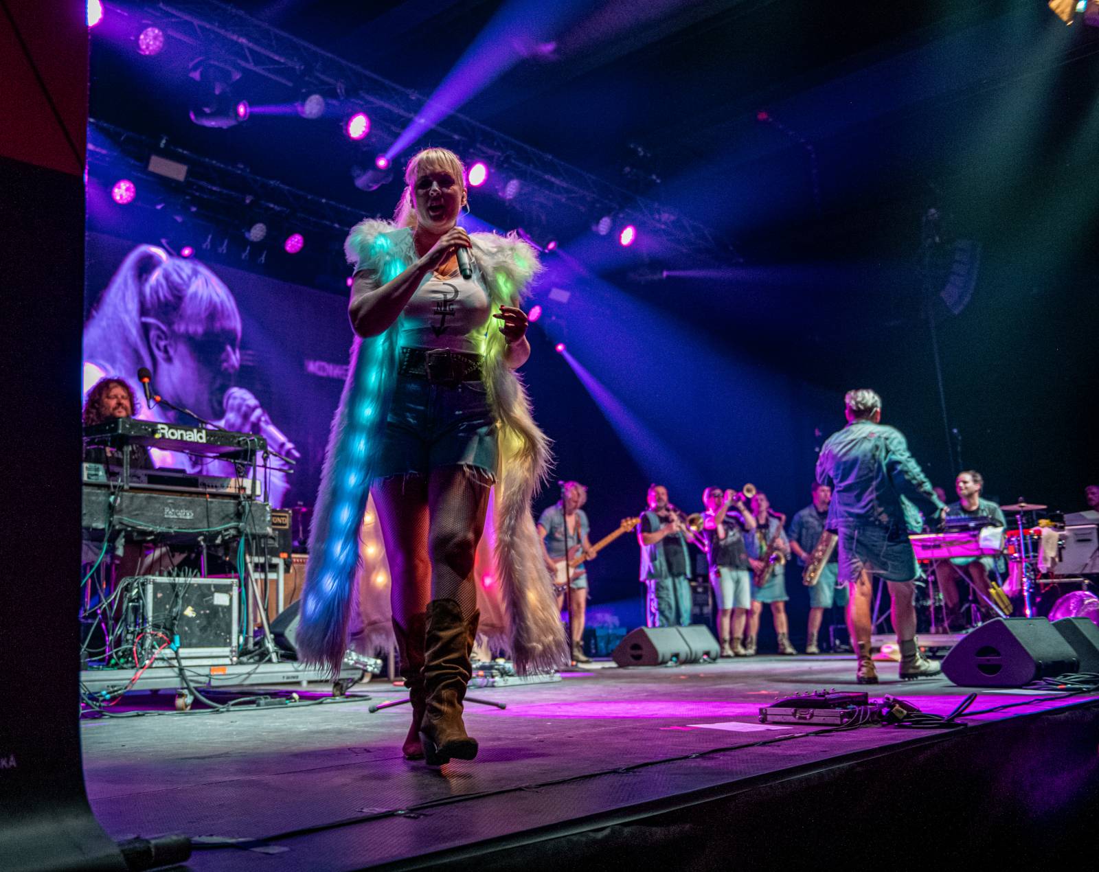 Monkey Business dorazili na Metronome s projektem Spexial, vystoupili s nimi i členové J.A.R.