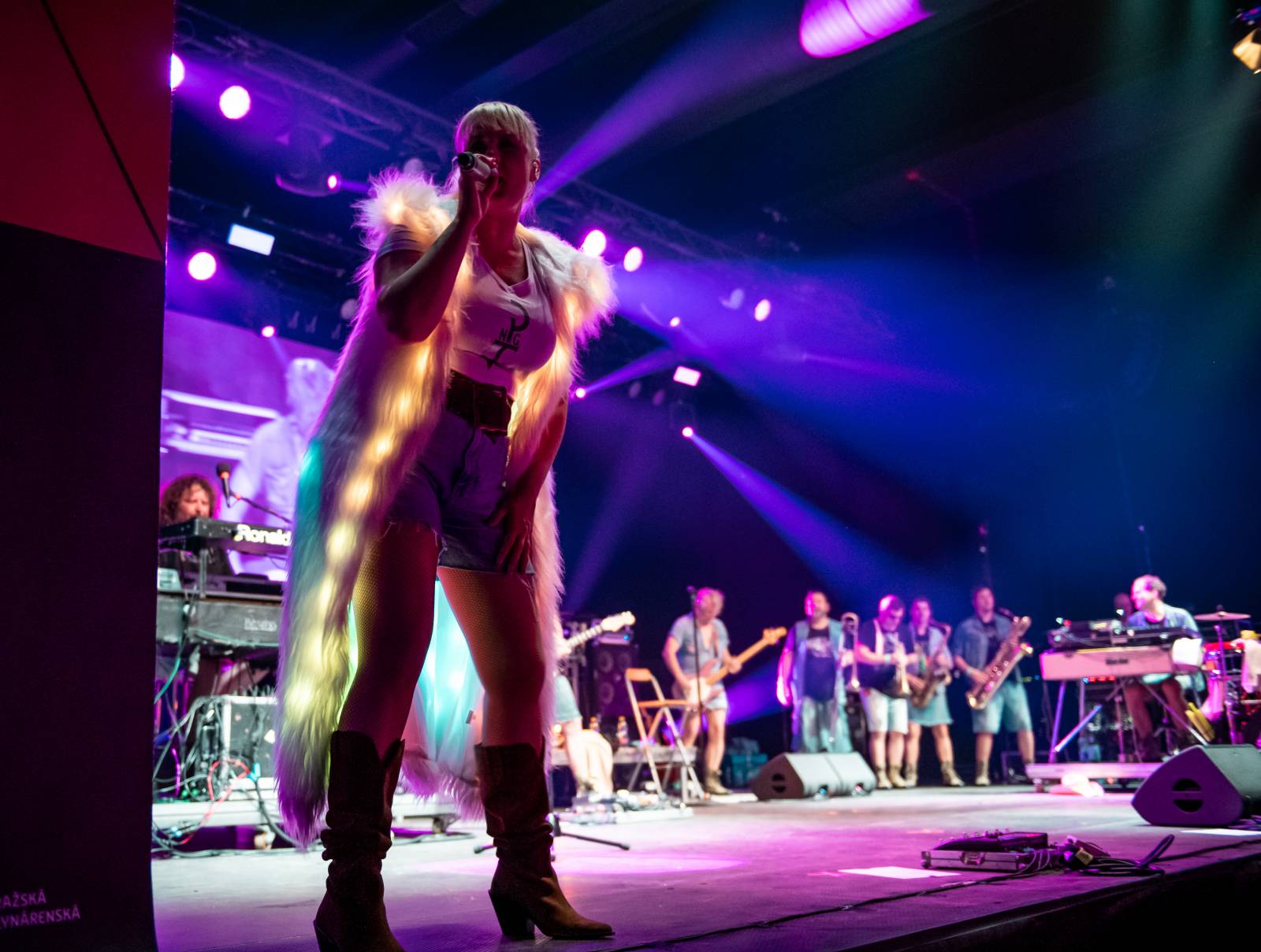 Monkey Business dorazili na Metronome s projektem Spexial, vystoupili s nimi i členové J.A.R.