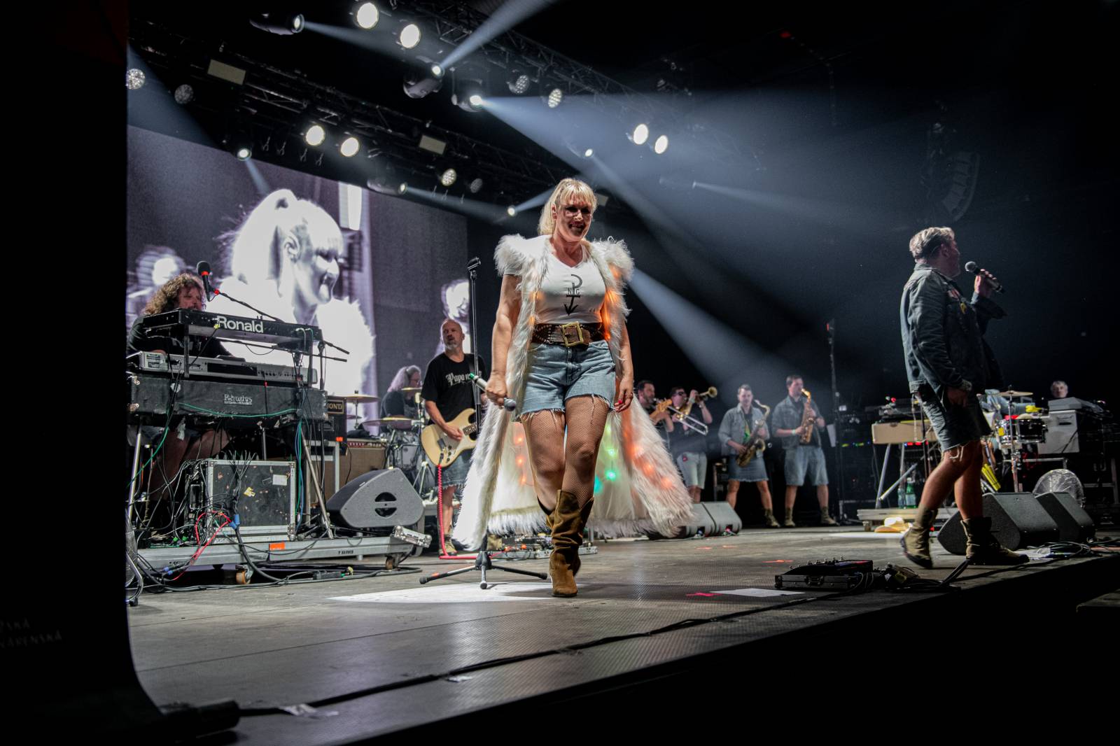 Monkey Business dorazili na Metronome s projektem Spexial, vystoupili s nimi i členové J.A.R.