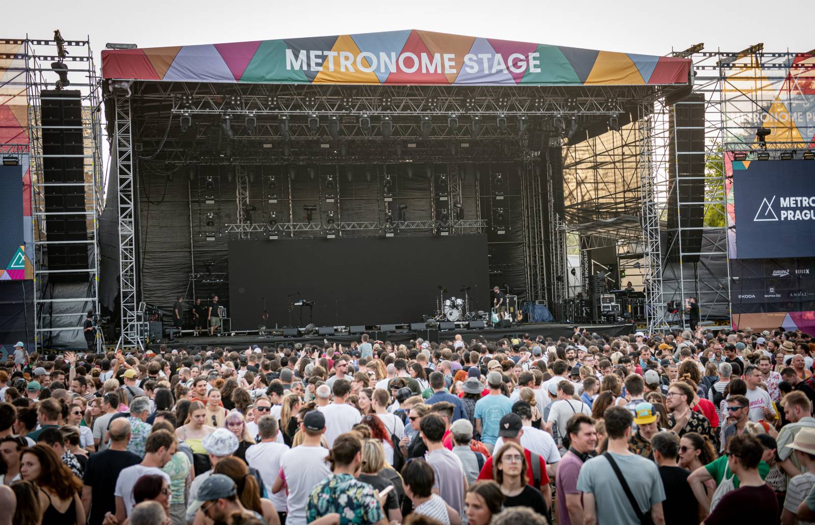 Monkey Business dorazili na Metronome s projektem Spexial, vystoupili s nimi i členové J.A.R.