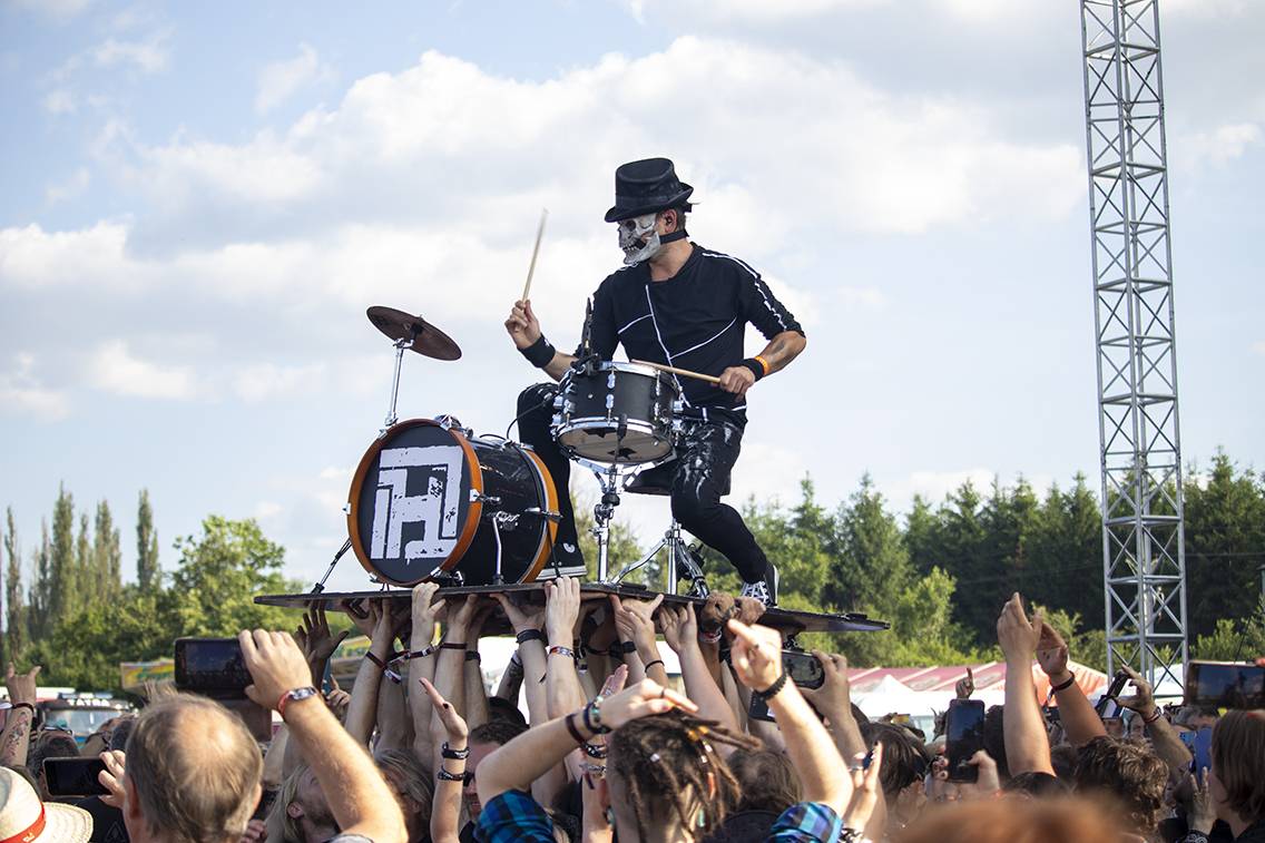 Třetí den Basinfirefestu patřil Ville Valovi, Airbourne nebo Hämatom